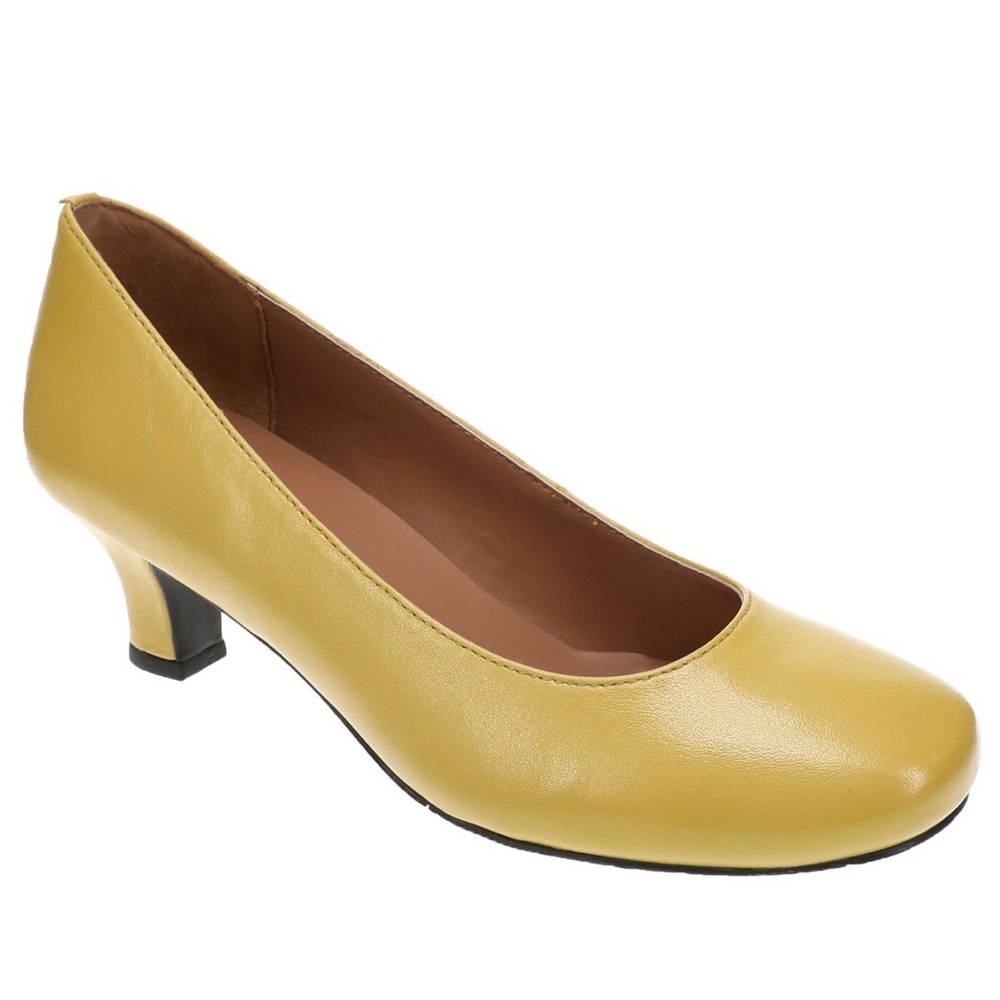 ARRAY FLATTER Women's Yellow Pumps Size 5 M